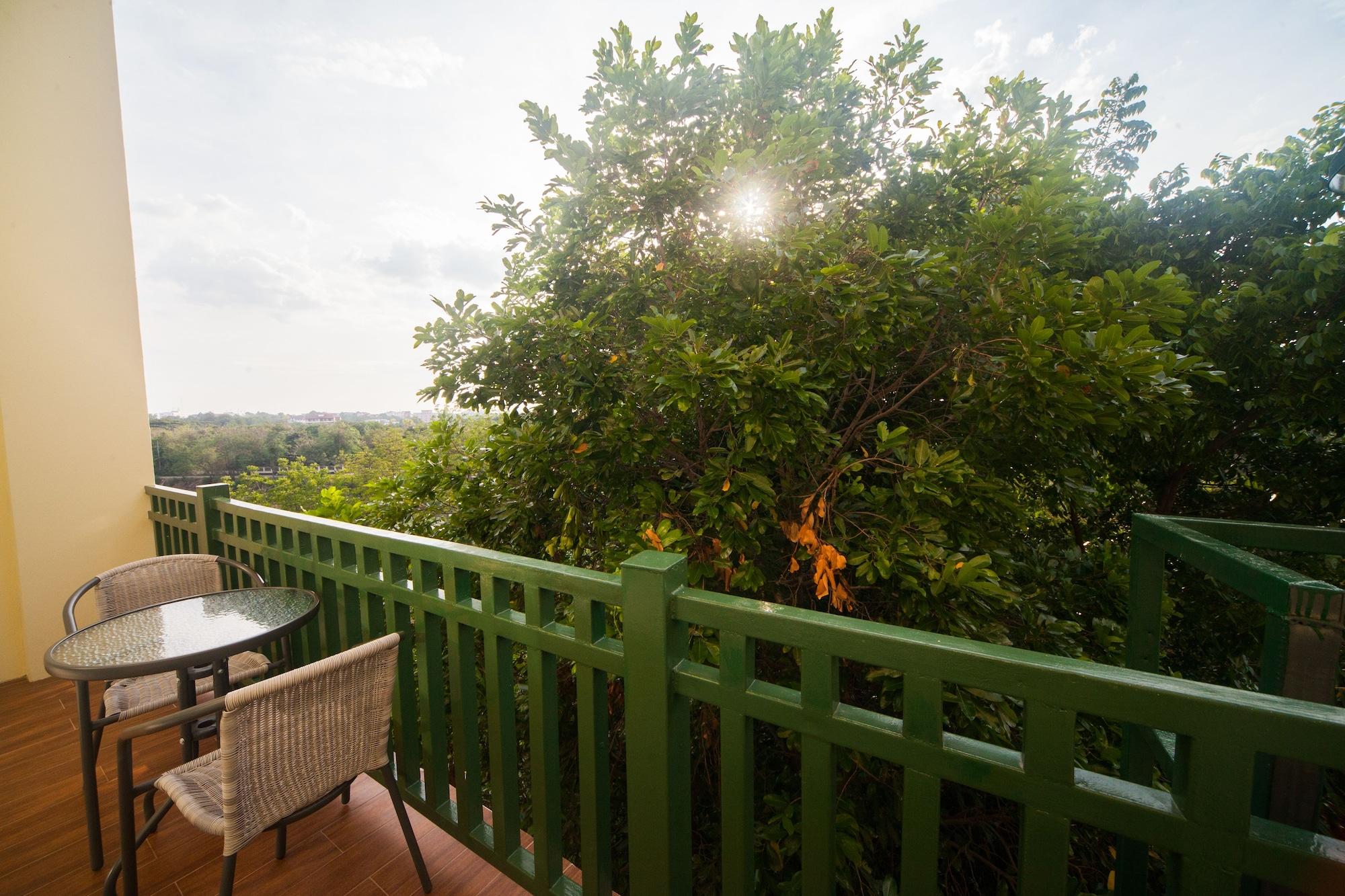 Anchan Laguna Hotel Khon Kaen Bagian luar foto